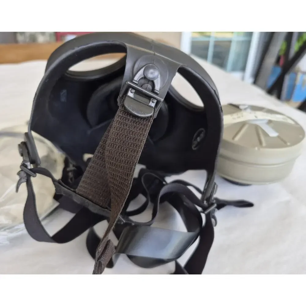 Israeli Shalom Model 4A1 Gas Mask With Filter